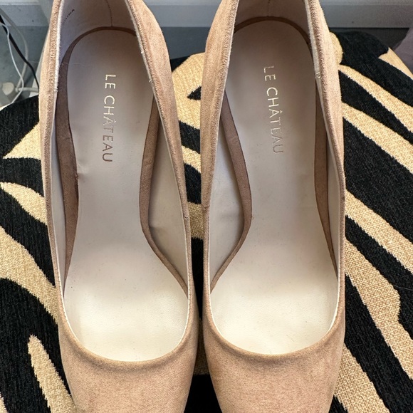 Size 7 Never worn Le Chateau heels. - Picture 6 of 7